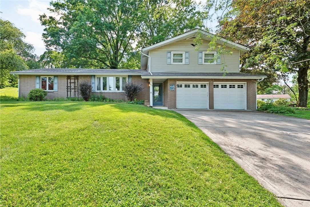 2213 Hall Ct