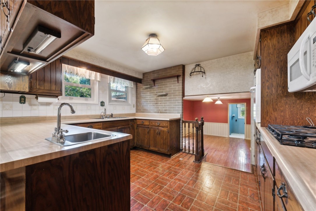 2213 Hall Ct