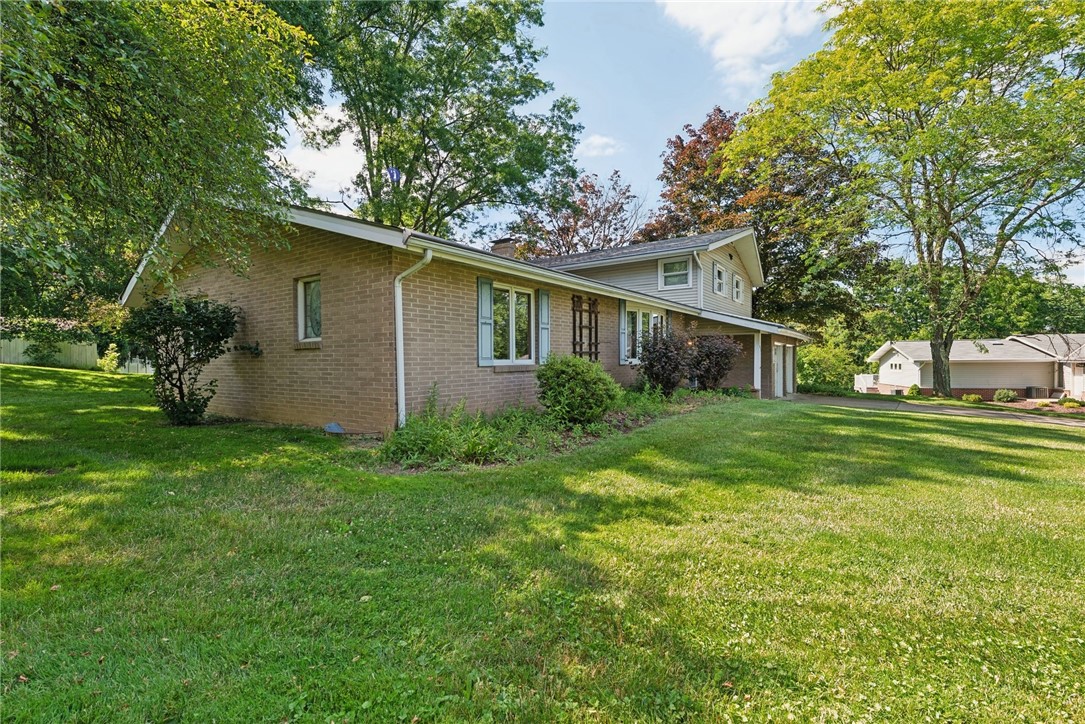 2213 Hall Ct