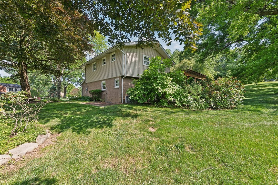 2213 Hall Ct