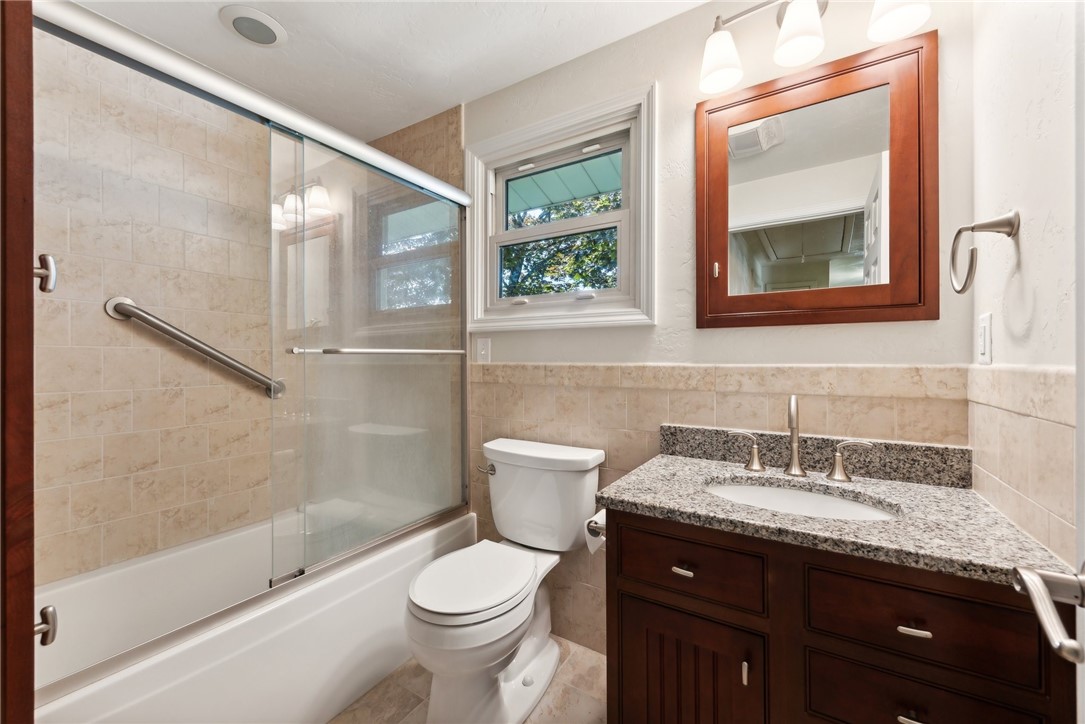2213 Hall Ct