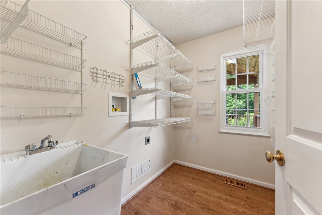 881 Castleview Dr