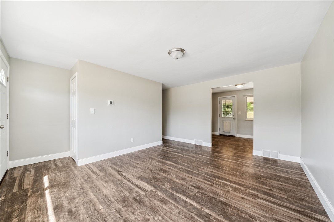 512 Colonial Manor Rd