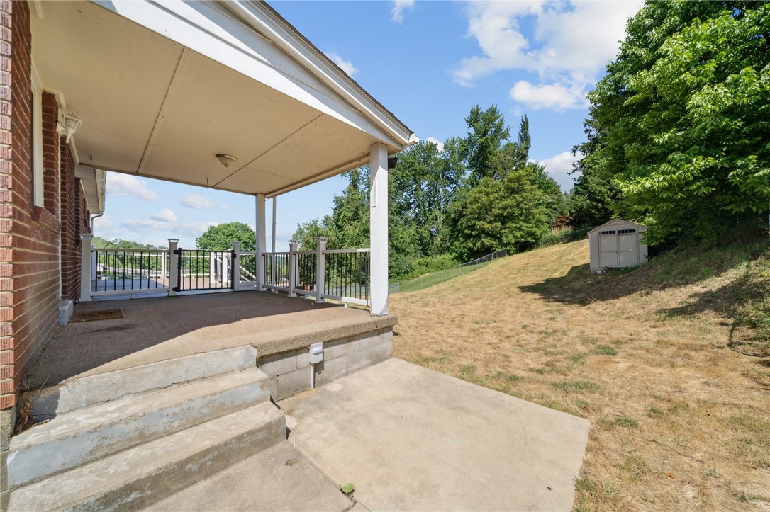 512 Colonial Manor Rd