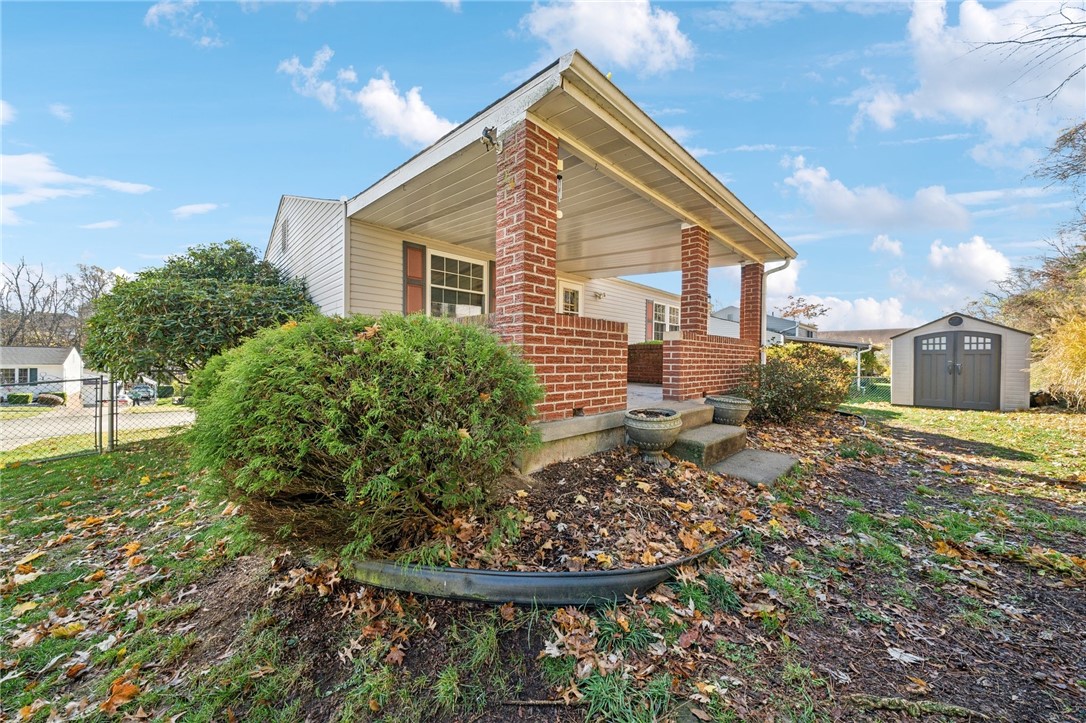 1828 Ivanhoe Dr