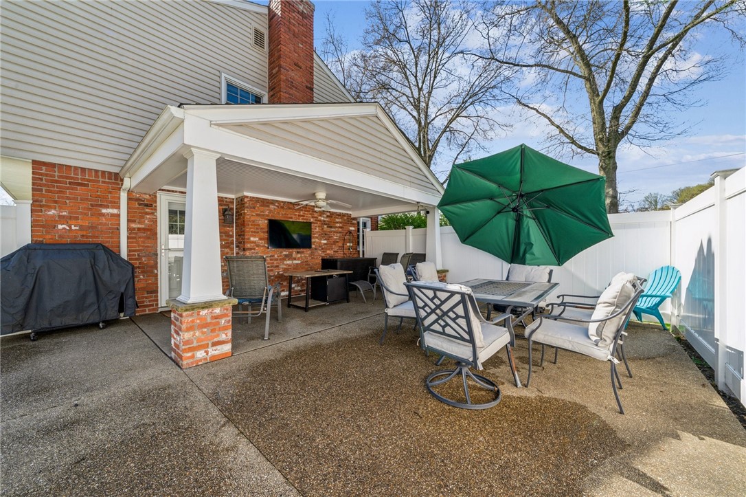 809 Broughton Rd