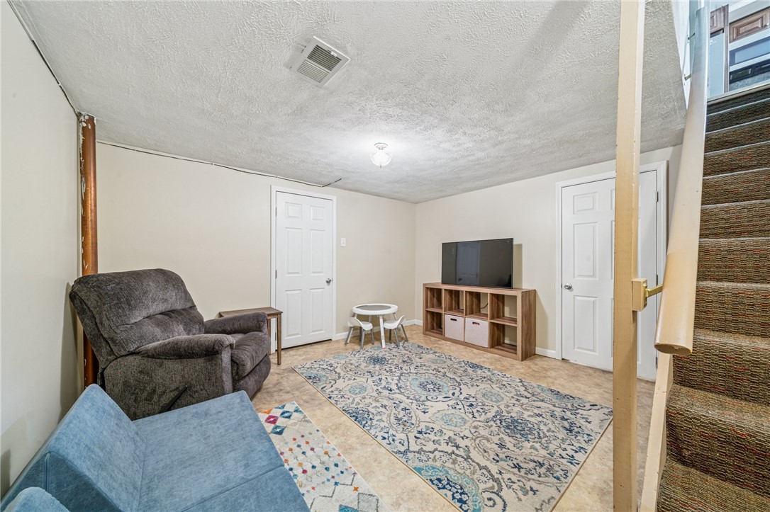 809 Broughton Rd