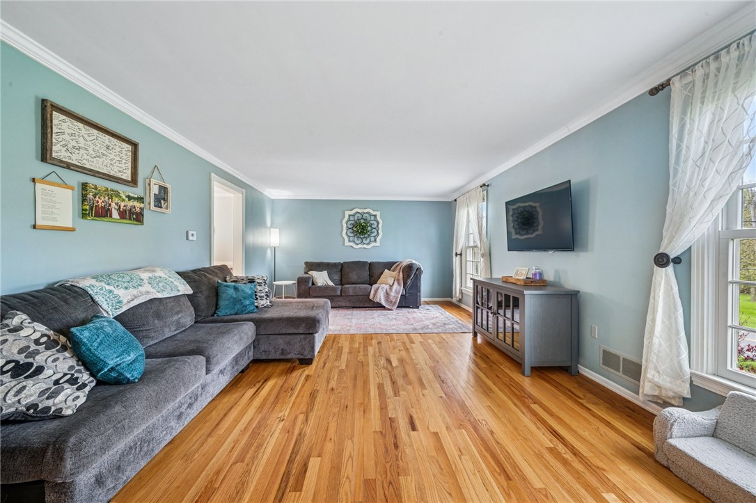 809 Broughton Rd