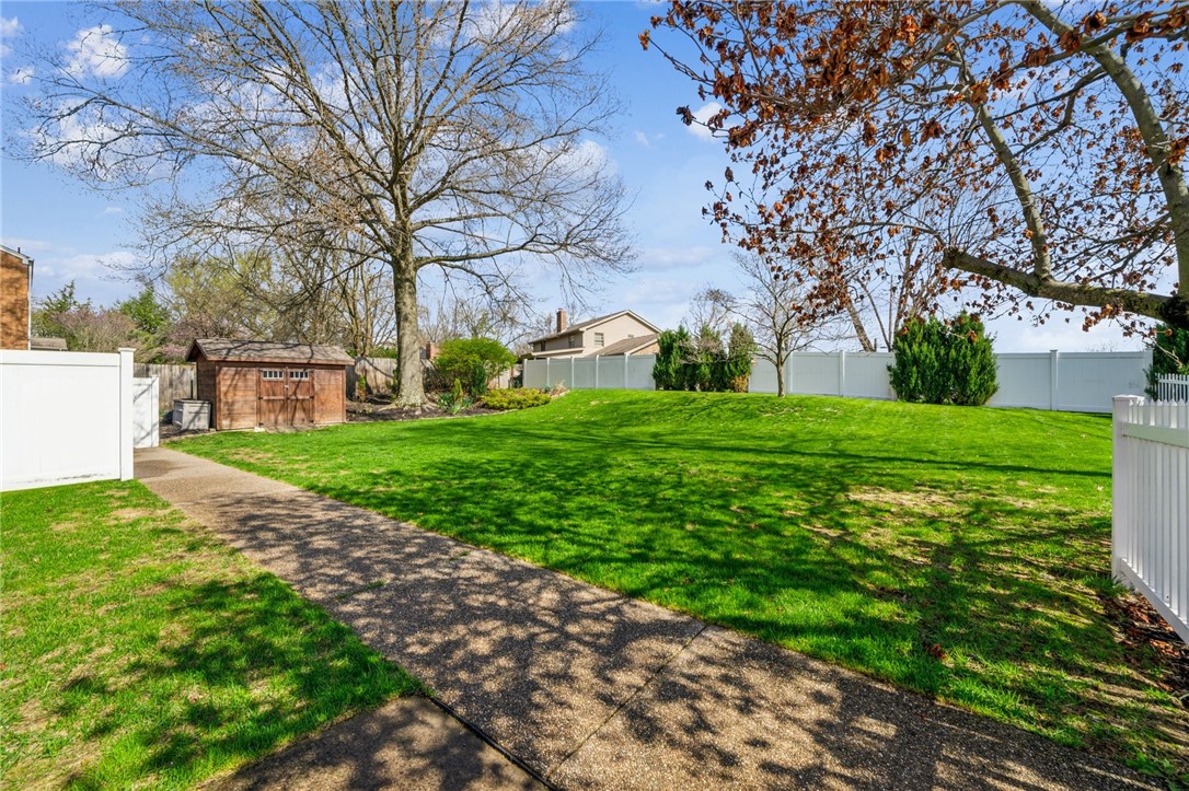 809 Broughton Rd