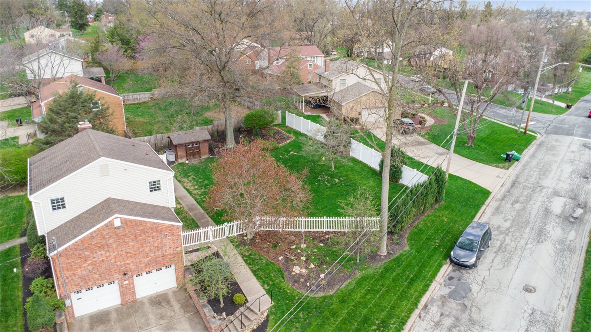 809 Broughton Rd