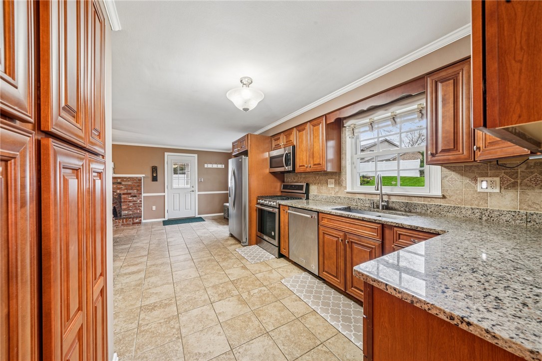 809 Broughton Rd