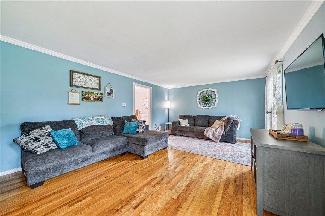 809 Broughton Rd