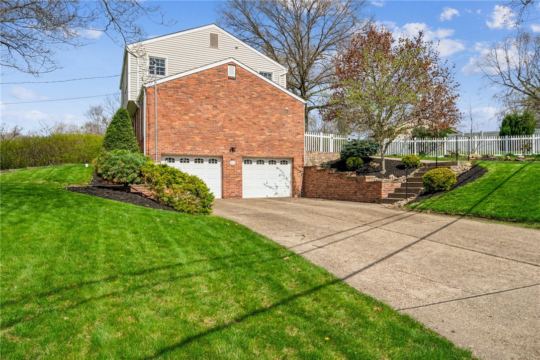 809 Broughton Rd