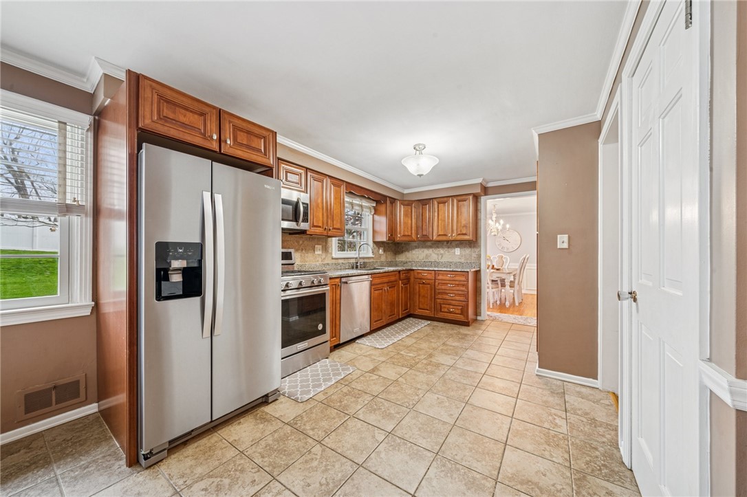 809 Broughton Rd