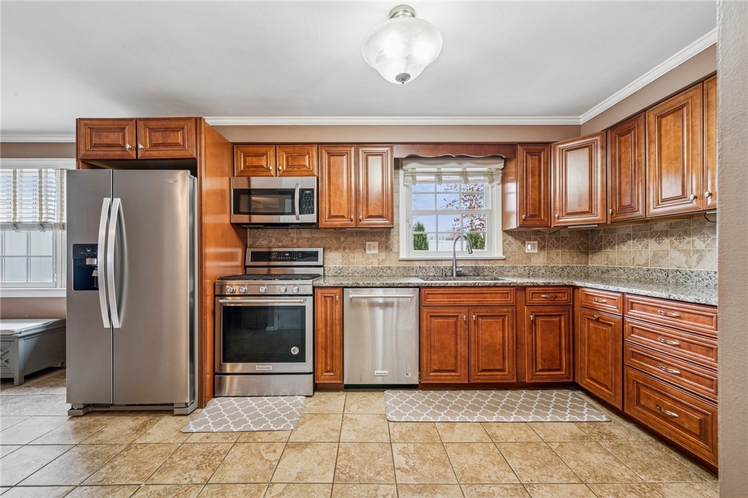 809 Broughton Rd