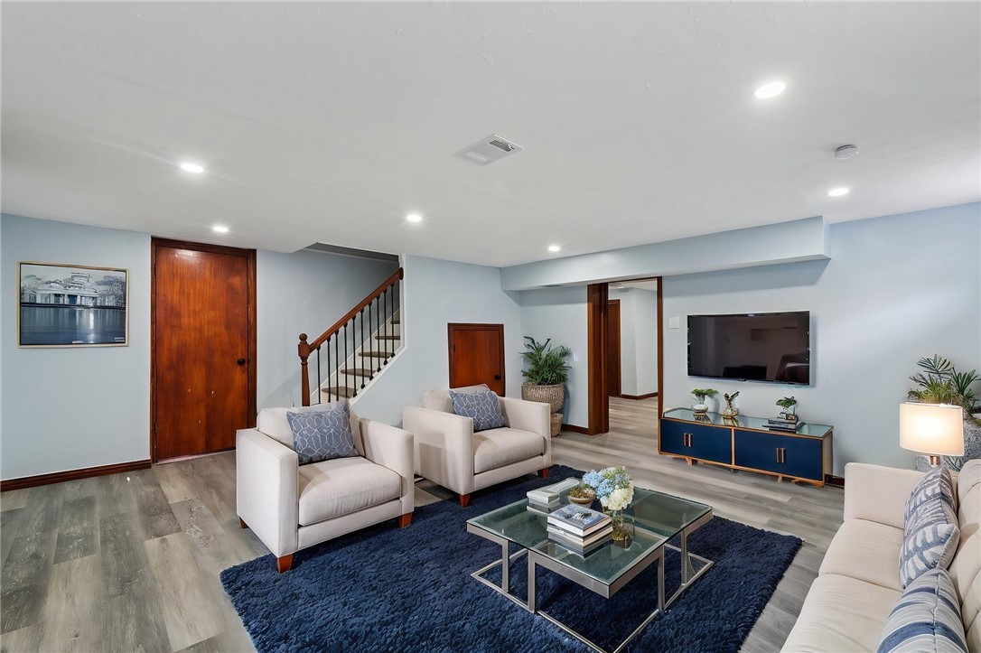 13689 Lincoln Way