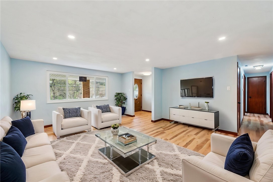 13689 Lincoln Way