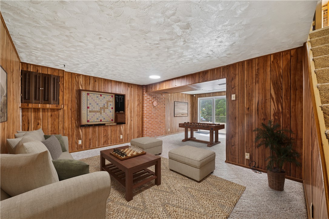 212 Wheatfield Dr
