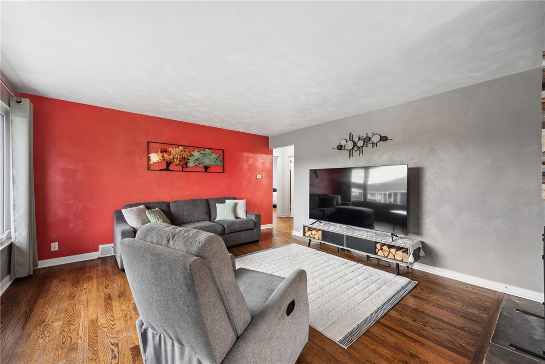 2208 Hemlock Dr