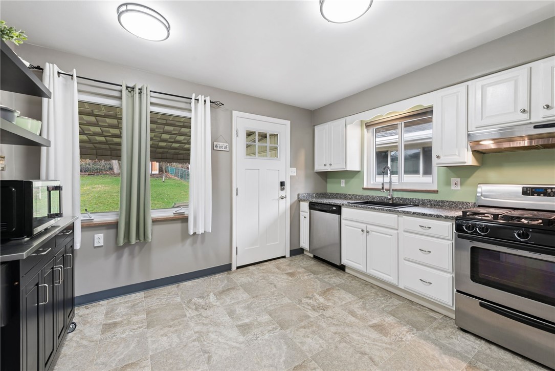 2208 Hemlock Dr