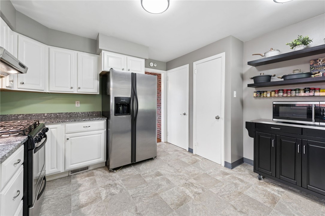 2208 Hemlock Dr