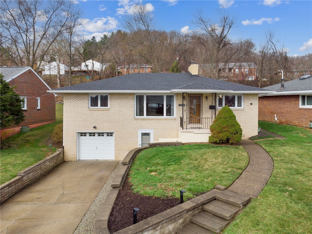 2208 Hemlock Dr