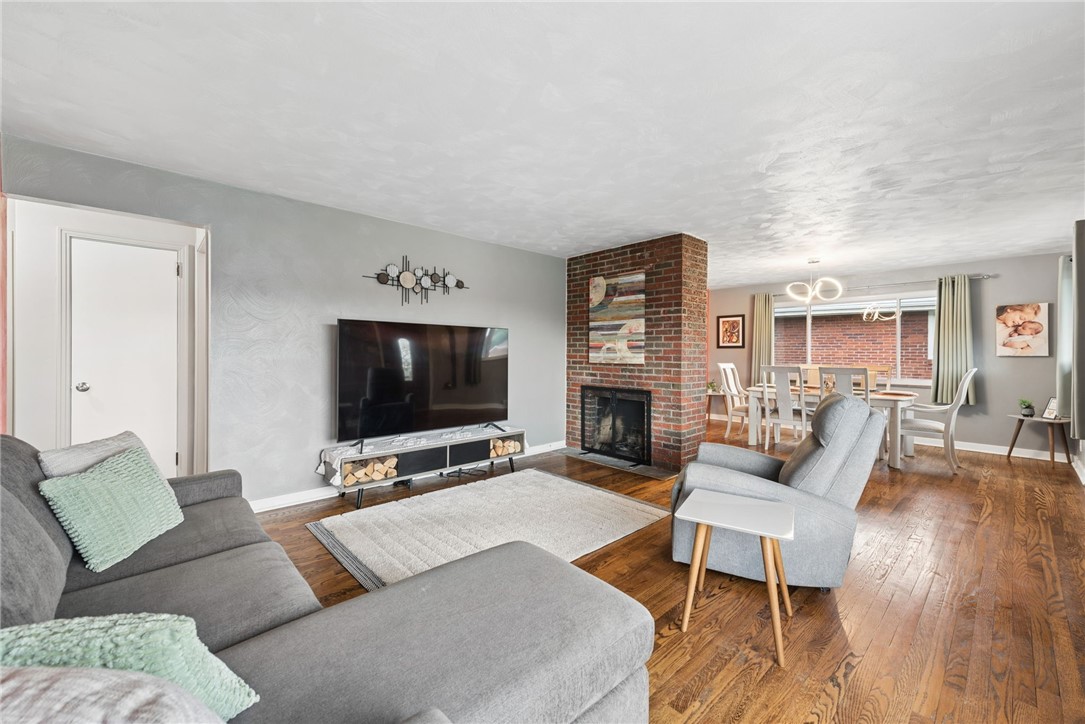 2208 Hemlock Dr