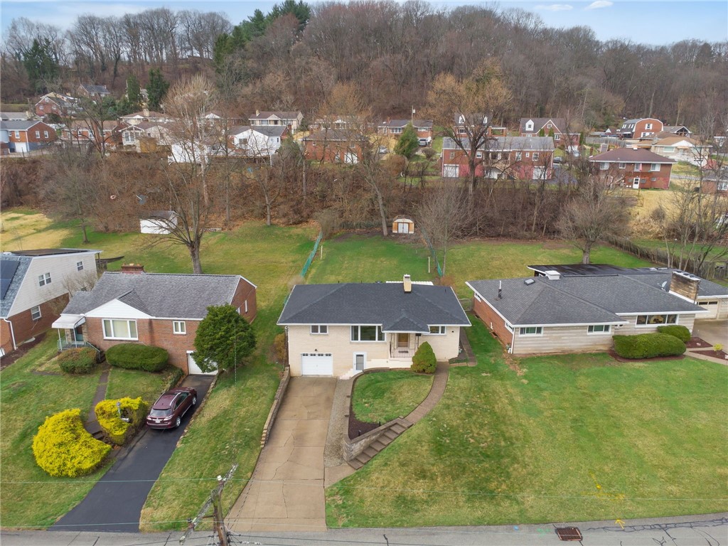 2208 Hemlock Dr