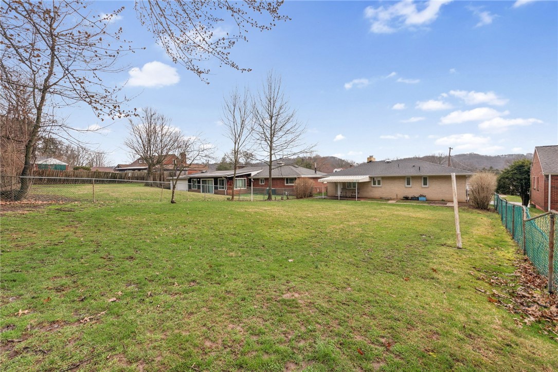 2208 Hemlock Dr