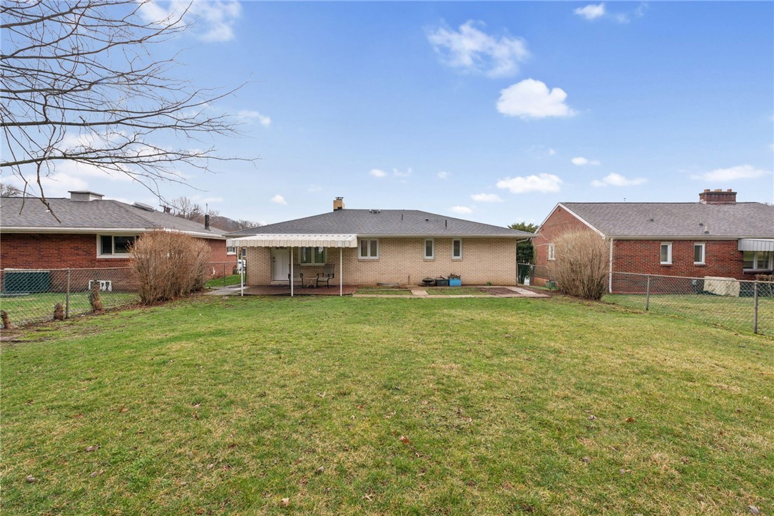 2208 Hemlock Dr