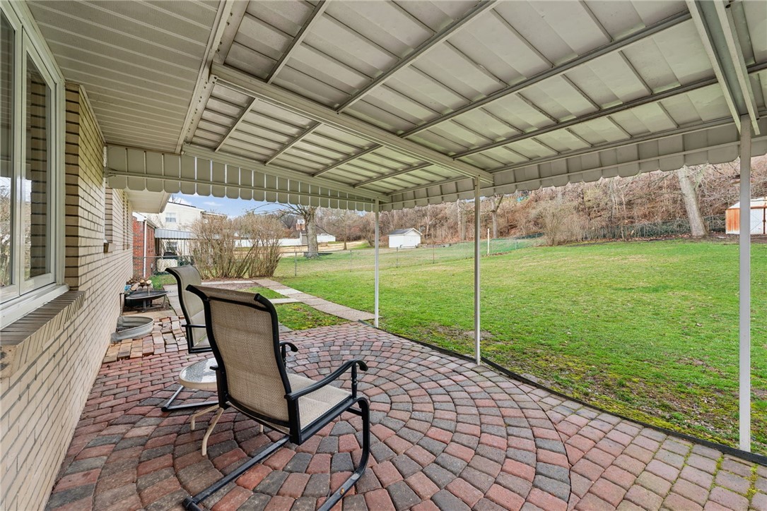 2208 Hemlock Dr