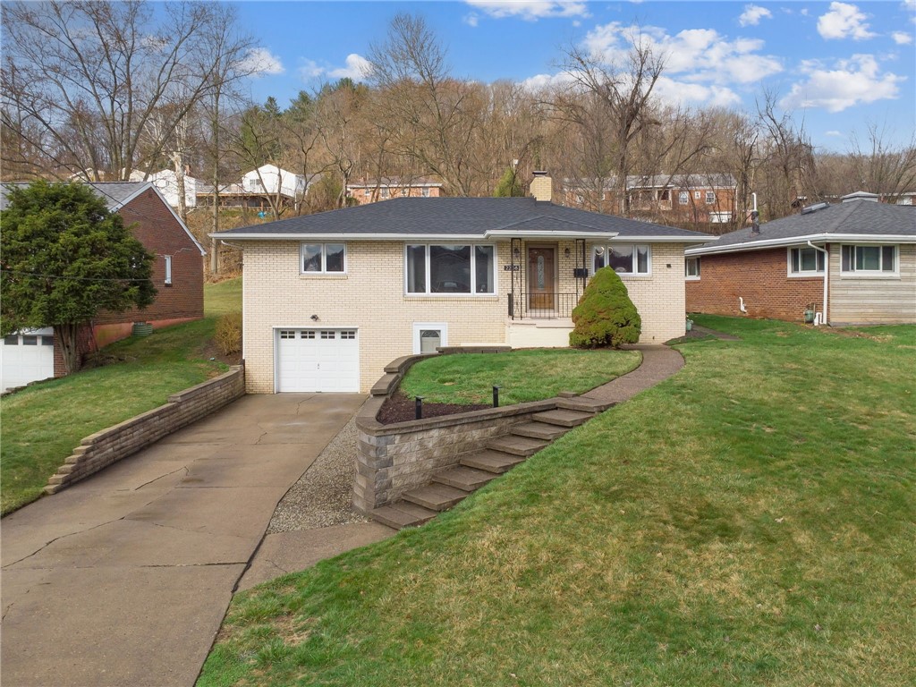 2208 Hemlock Dr