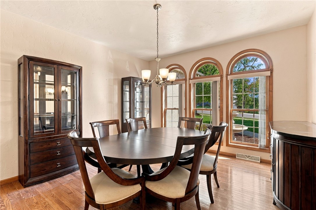 706 Forest Oaks Trl