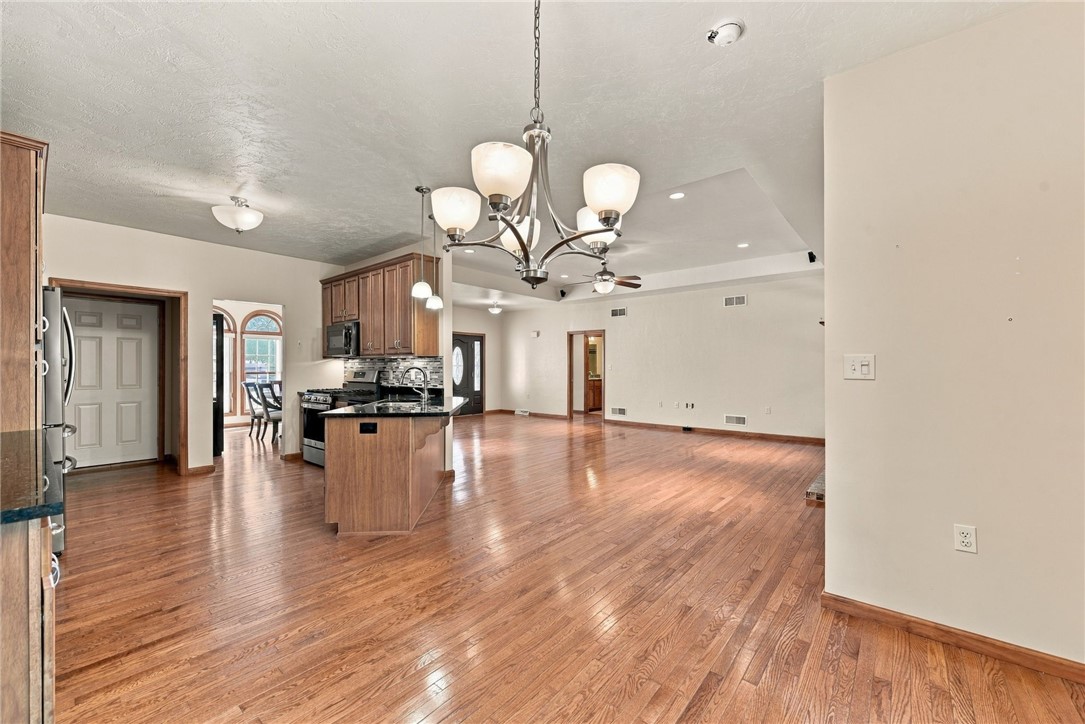 706 Forest Oaks Trl