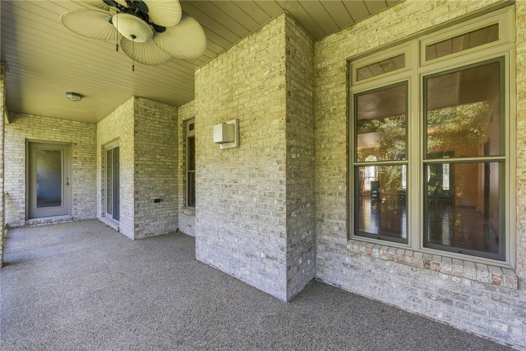 706 Forest Oaks Trl