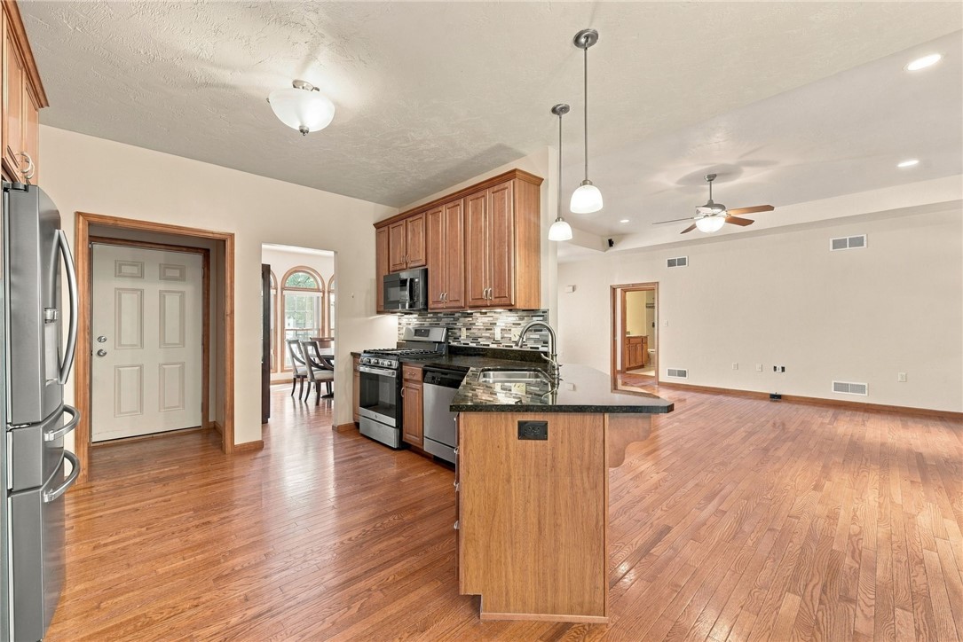 706 Forest Oaks Trl