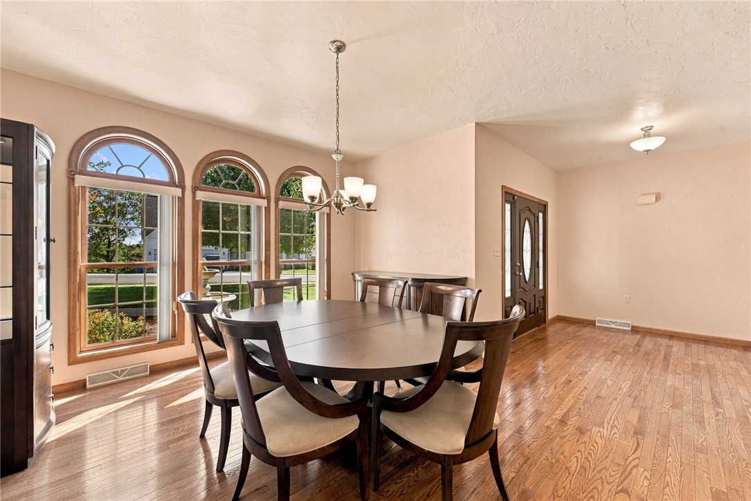 706 Forest Oaks Trl