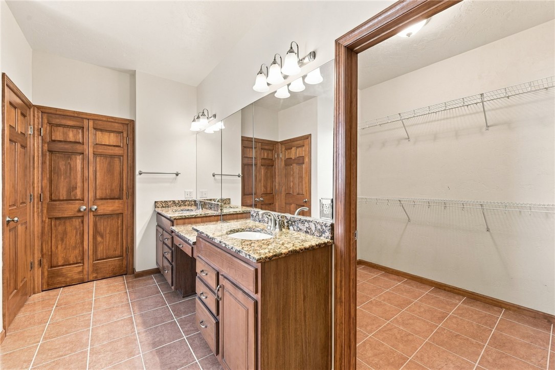 706 Forest Oaks Trl