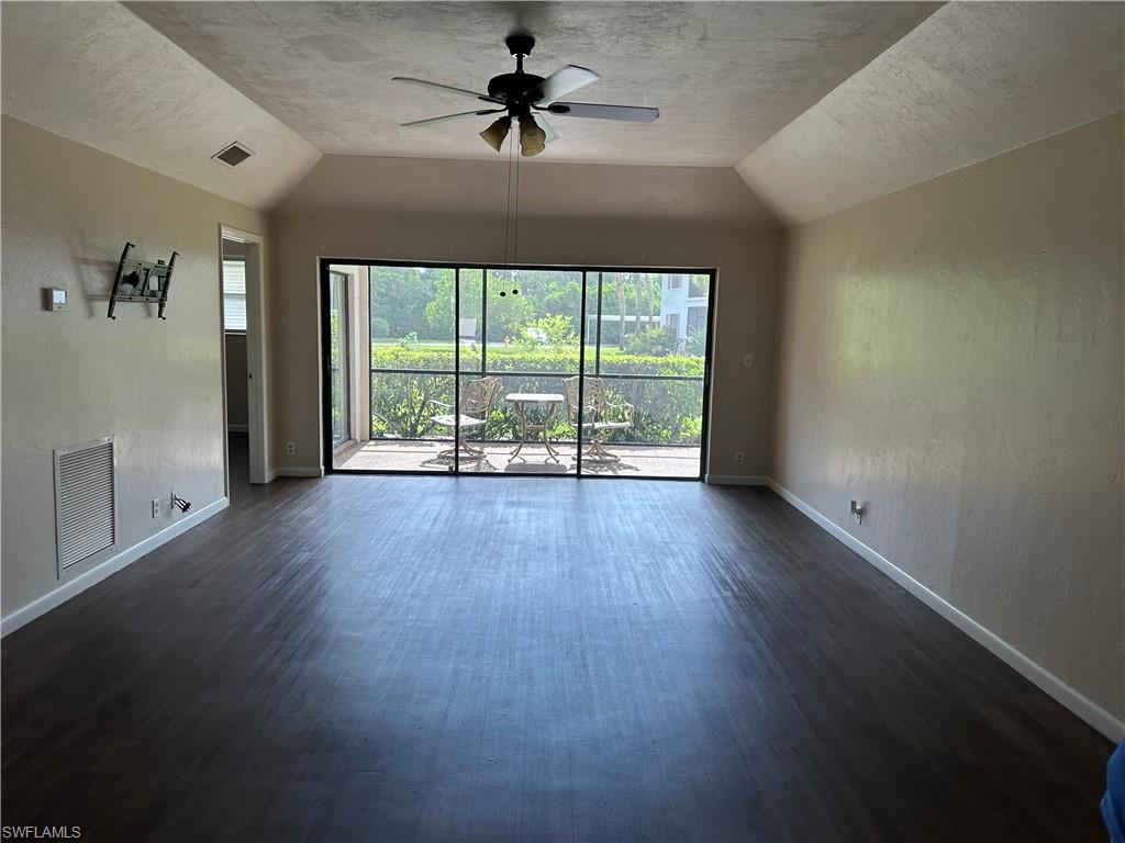 1833 Courtyard WAY 106