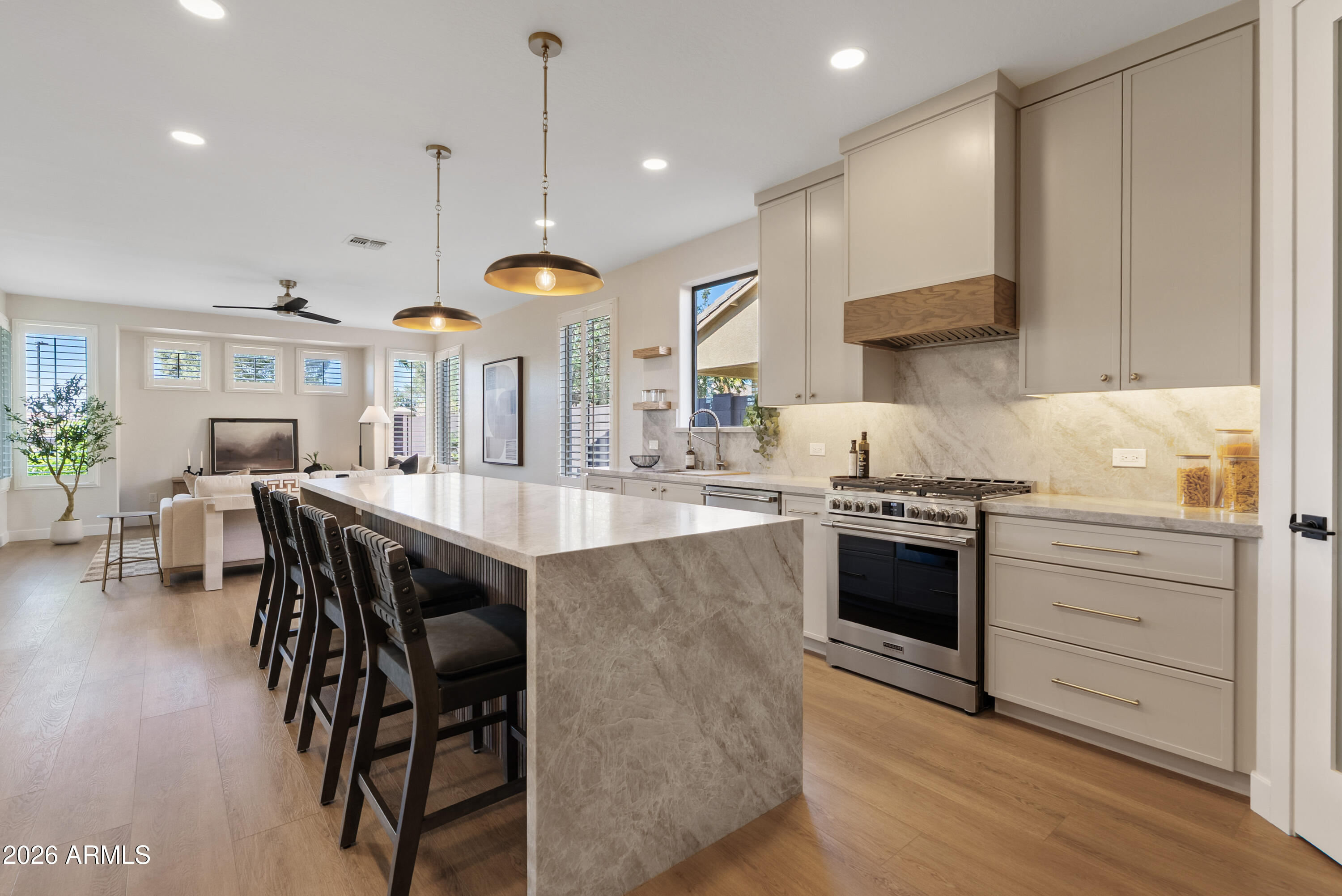 3586 E RIOPELLE Court