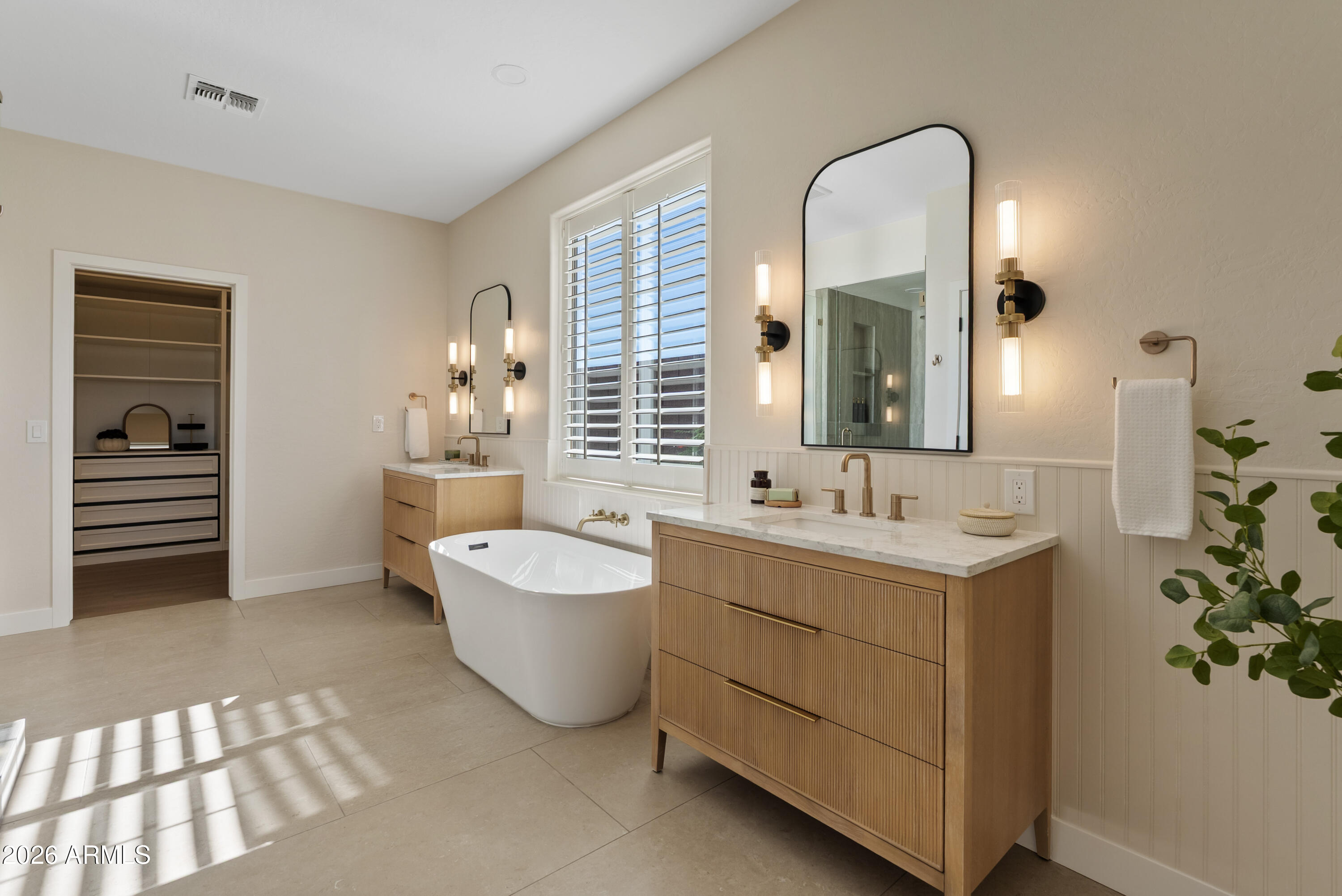 3586 E RIOPELLE Court