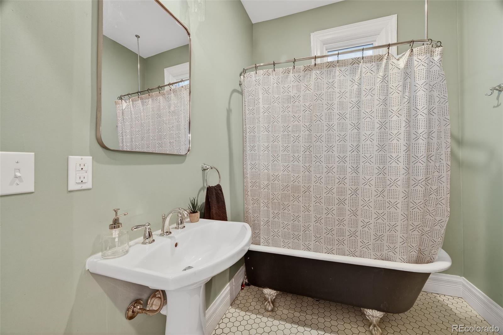 1554 N Marion Street