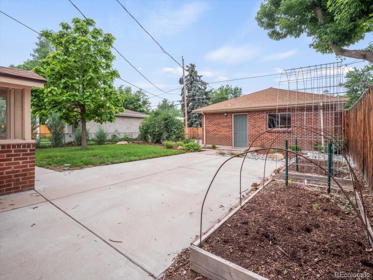 853 Poplar Street