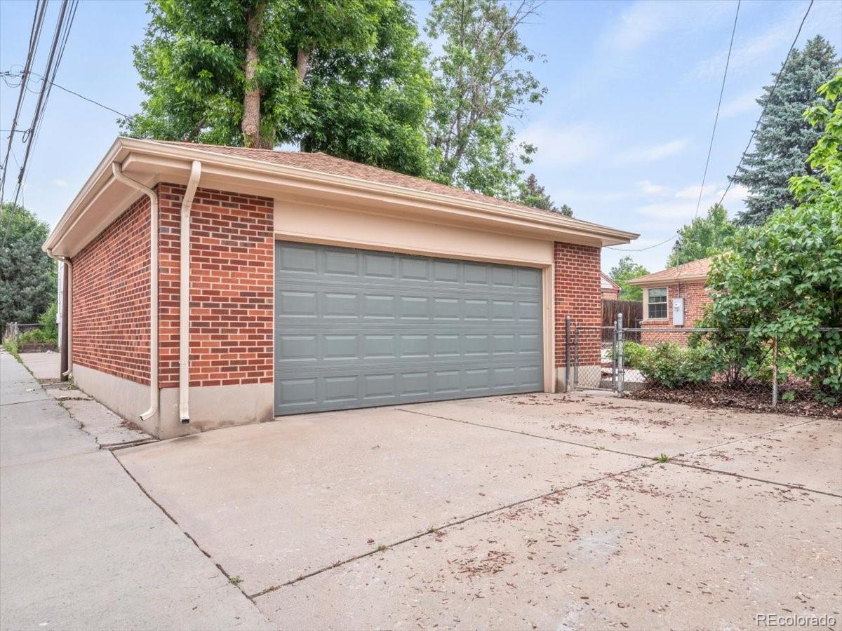 853 Poplar Street