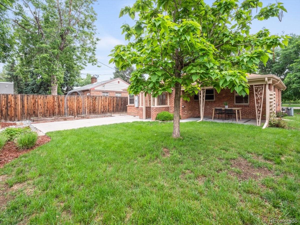 853 Poplar Street