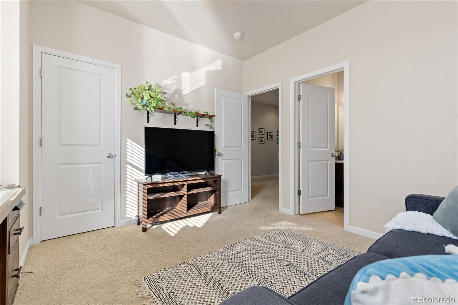 5537 W 72nd Place