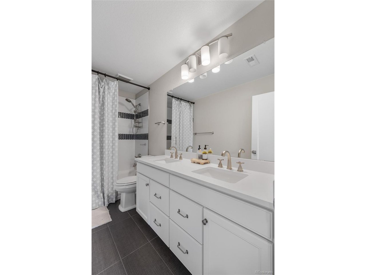 5544 Shady Oaks