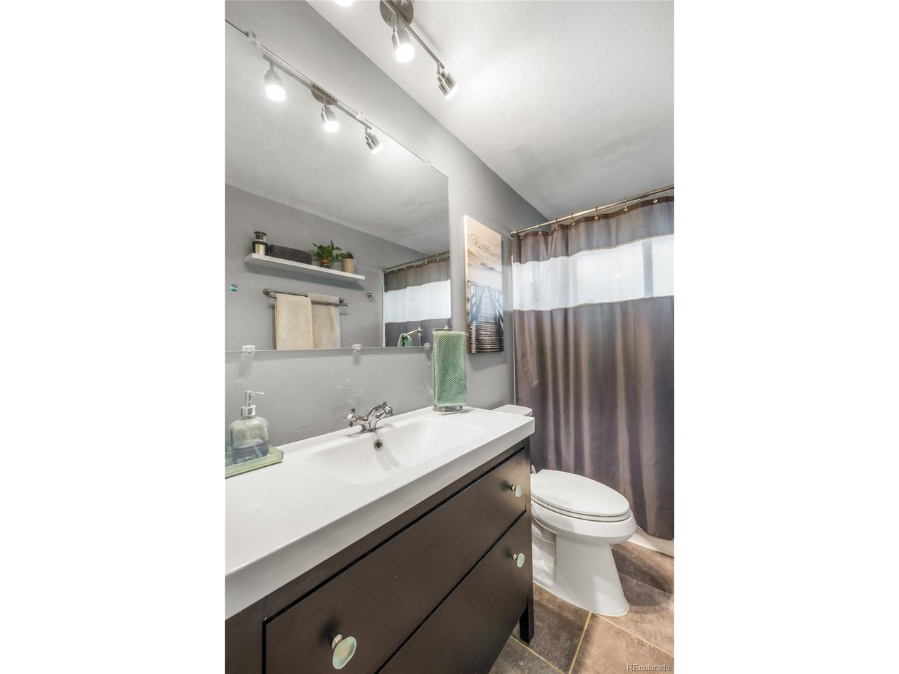272 Helena Cir