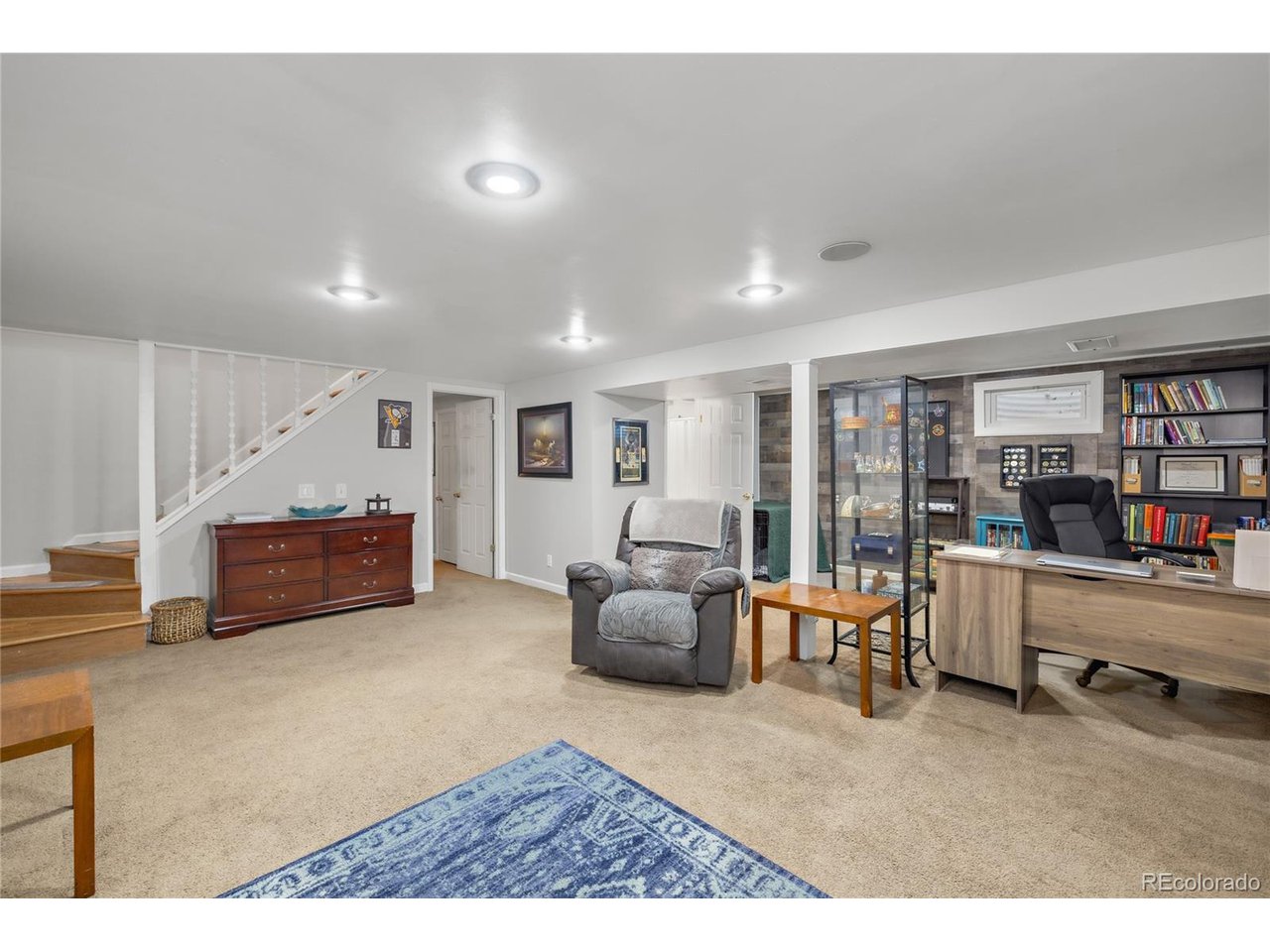 272 Helena Cir
