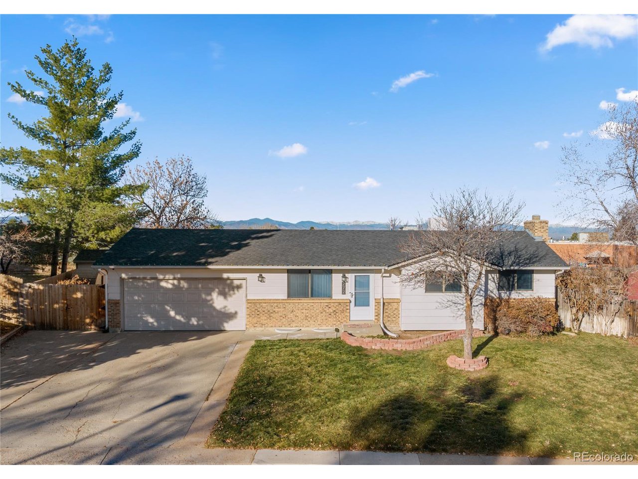 272 Helena Cir